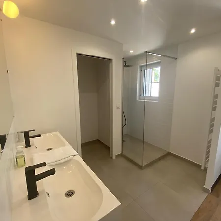 La Du Peu Des Hommes Villa *