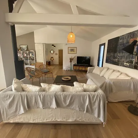 La Du Peu Des Hommes Villa