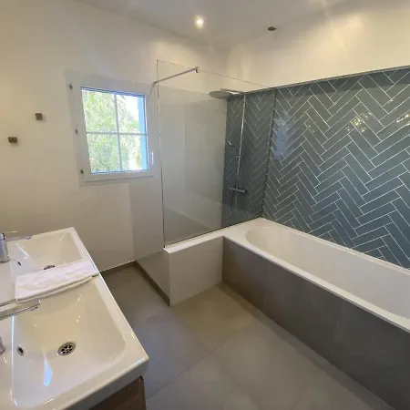 La Du Peu Des Hommes Villa *